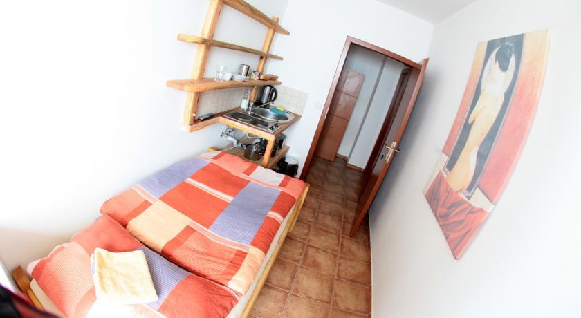 Hostel Singer Pub Ceske Budejovice Rom bilde