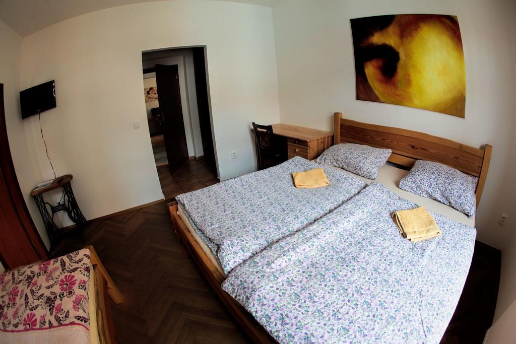 Hostel Singer Pub Ceske Budejovice Rom bilde