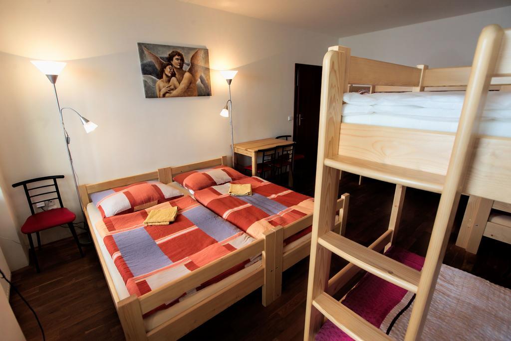 Hostel Singer Pub Ceske Budejovice Rom bilde