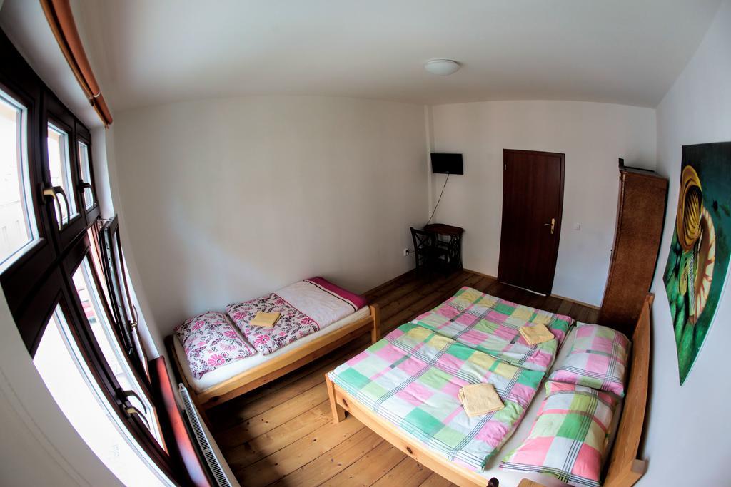 Hostel Singer Pub Ceske Budejovice Rom bilde