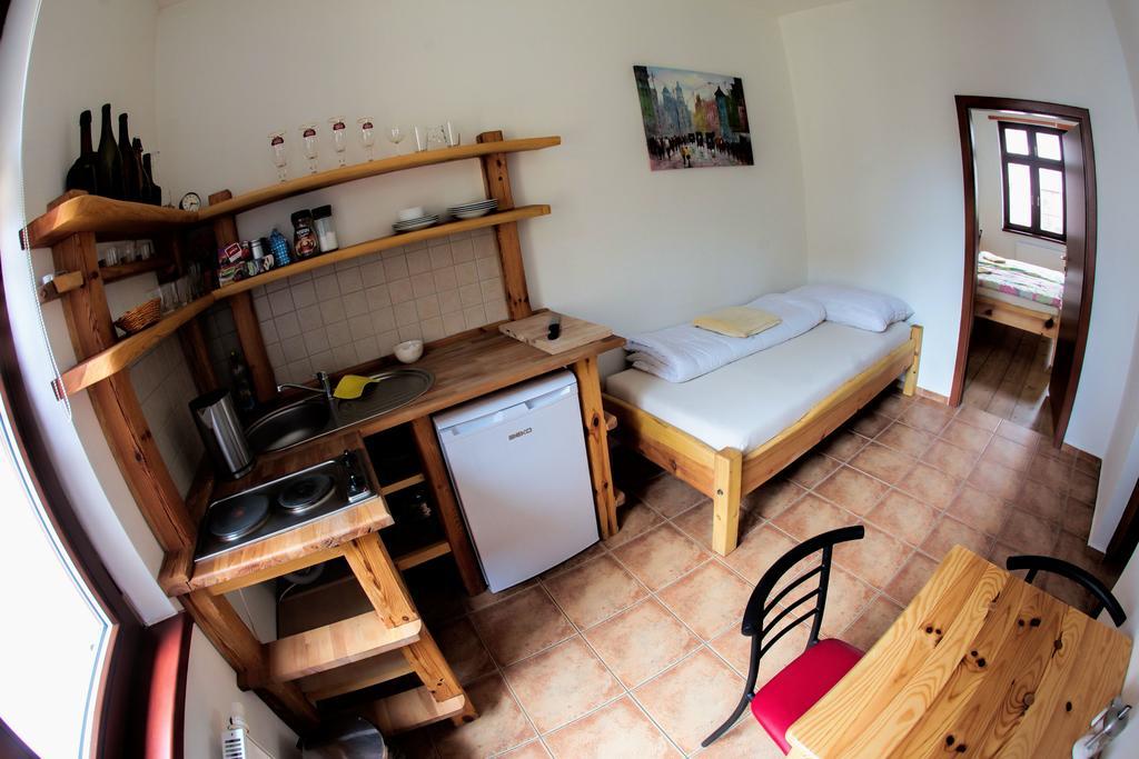 Hostel Singer Pub Ceske Budejovice Rom bilde
